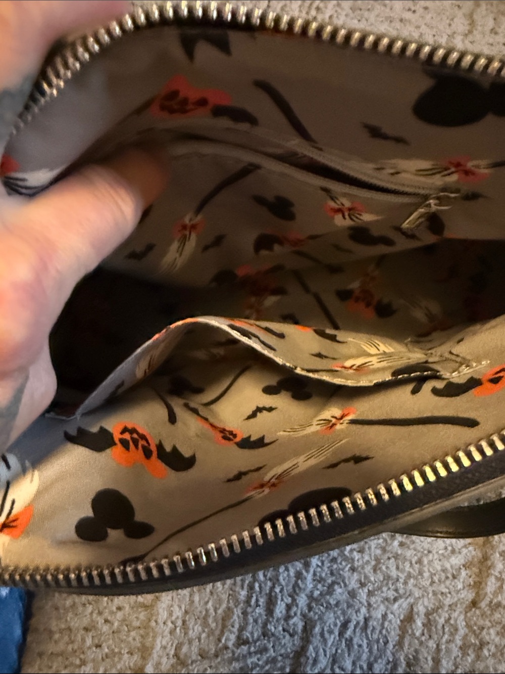 Disney x Loungefly Gray Mickey & Minnie Halloween Satchel - Picture 7 of 8